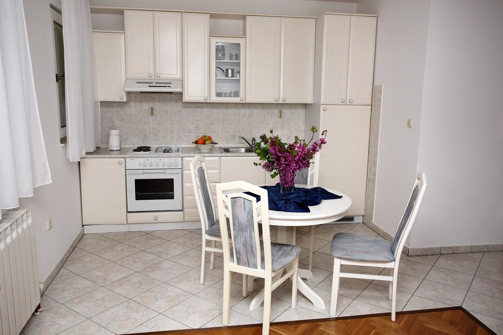Apartments In Beautiful Split Подстрана Номер фото