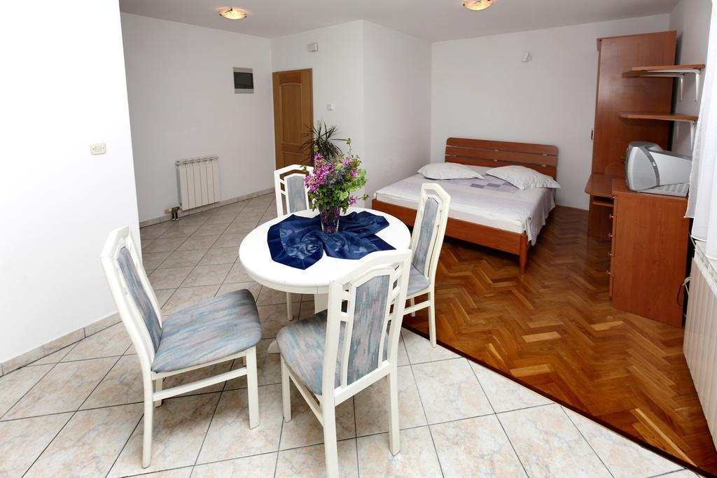 Apartments In Beautiful Split Подстрана Номер фото