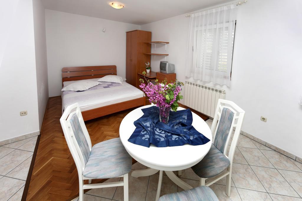Apartments In Beautiful Split Подстрана Номер фото