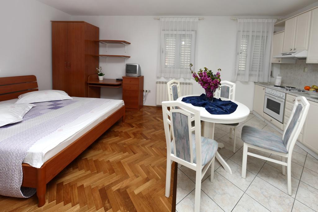Apartments In Beautiful Split Подстрана Номер фото