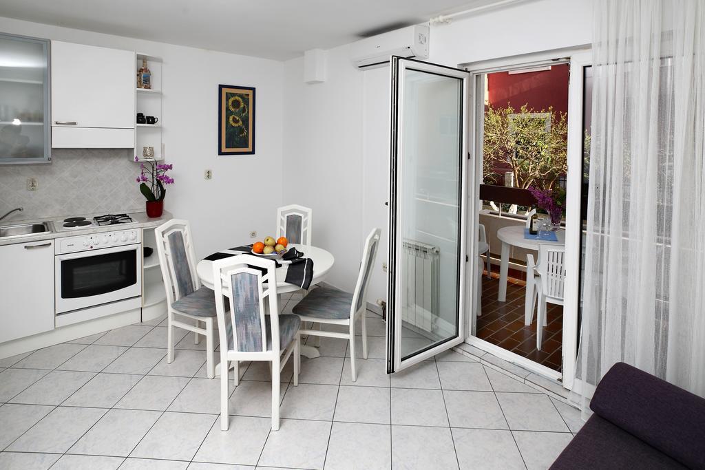 Apartments In Beautiful Split Подстрана Номер фото