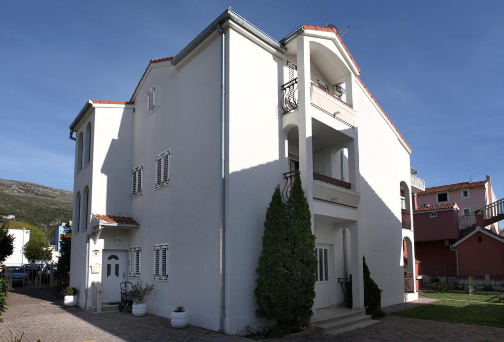 Apartments In Beautiful Split Подстрана Номер фото