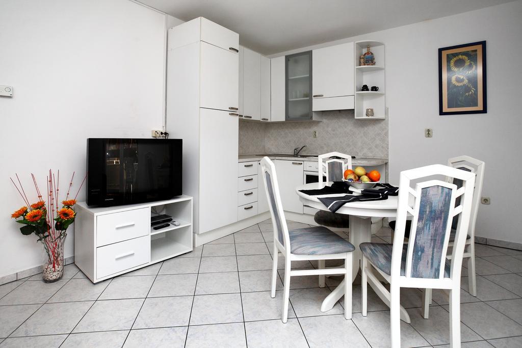 Apartments In Beautiful Split Подстрана Номер фото