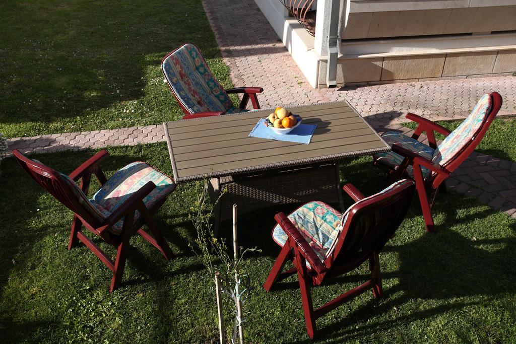 Apartments In Beautiful Split Подстрана Номер фото